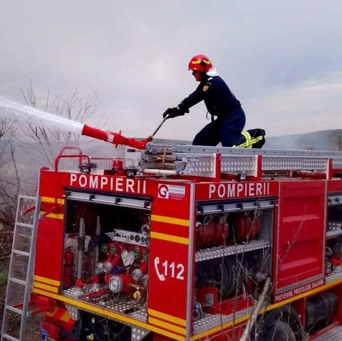 Incendiu la un centru de încărcare a buteliilor, din Prahova: Două persoane au arsuri grave.