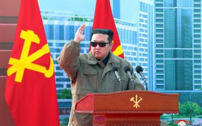 Cum a apărut Kim Jong-un în public. Liderul Coreei de Nord a fost aplaudat frenetic