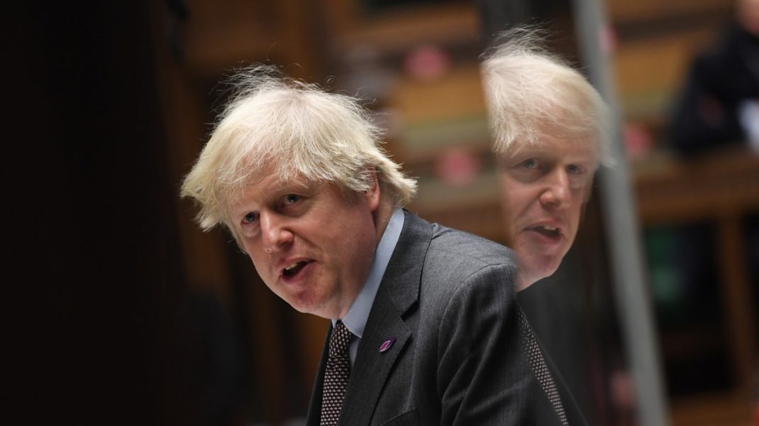 Boris Johnson, supus unor presiuni tot mai intense, după apariţia unei imagini de la o petrecere în pandemie