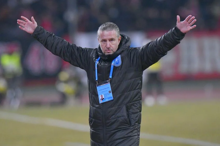 Lui Reghecampf i-au dat lacrimile în timpul meciului cu Dinamo: „A plâns când a venit la mine”