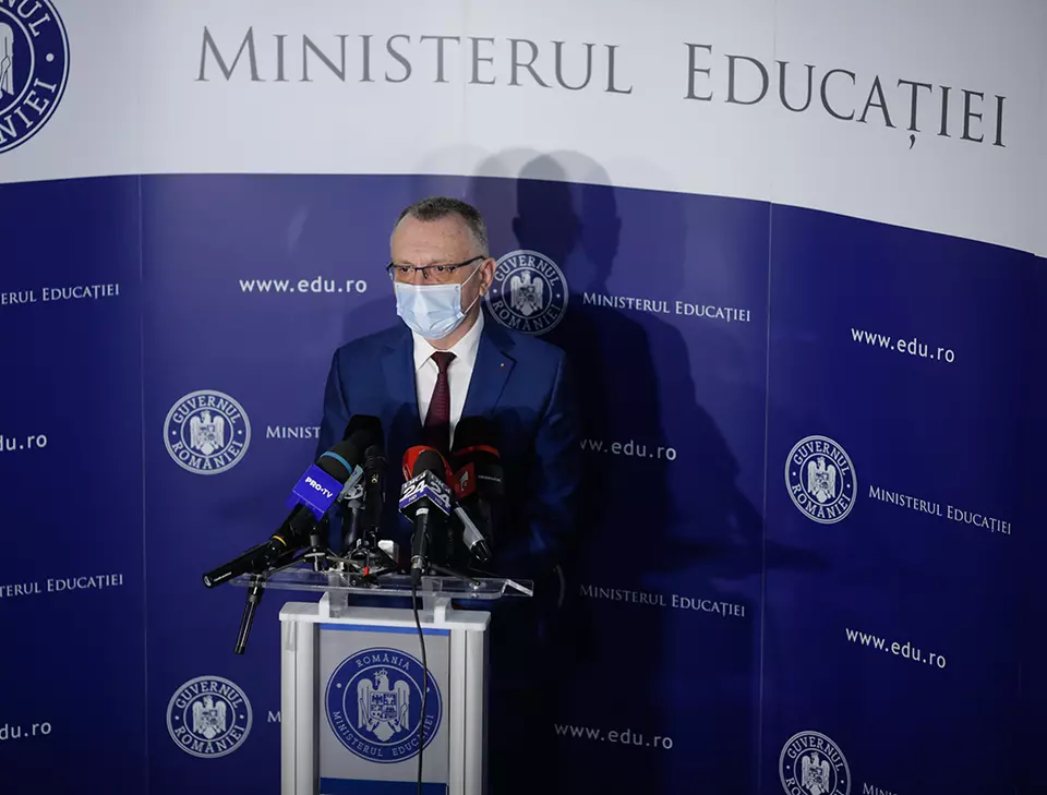 Noul an școlar ar putea începe pe 5 septembrie, anunță ministrul Cîmpeanu. Schimbări și în privința vacanțelor