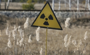 Gest sinucigaș al militarilor ruși la Cernobîl: Ar fi condus prin ‘pădurea roșie’, fără echipament de protecție, ridicând un nor de praf radioactiv